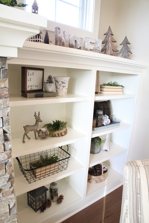 broadmoor-holiday-decorations-in-shelves