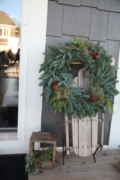 exterior-holiday-decoration-ideas-wooden-sled